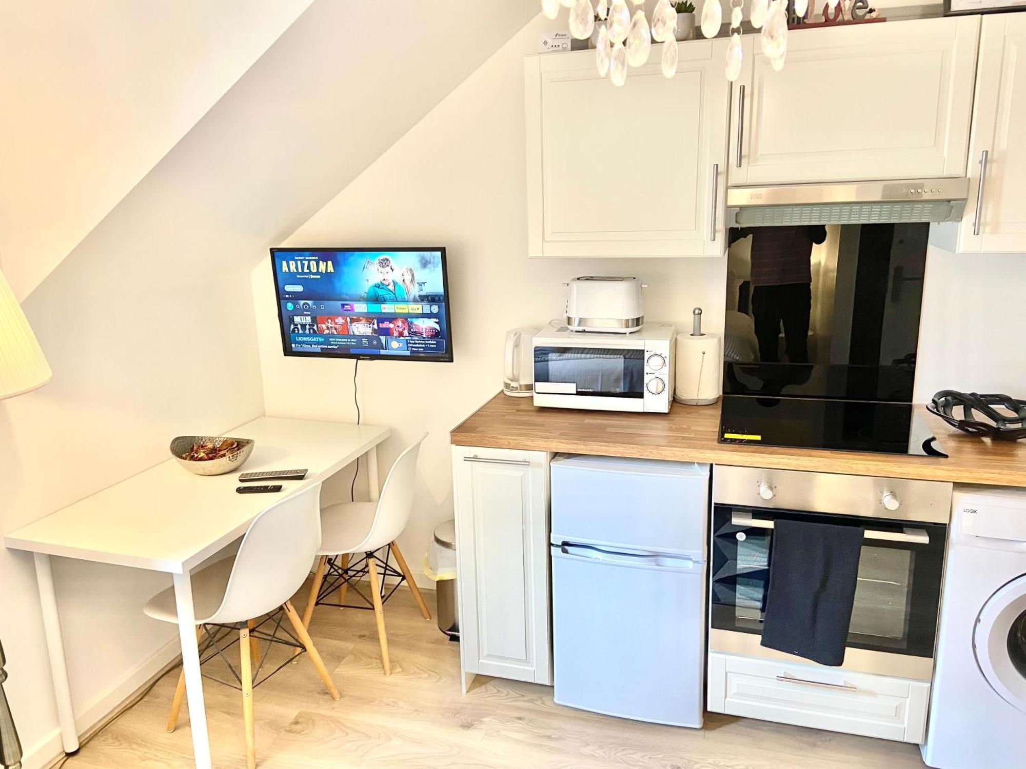 London Studio Self Contained, Newly Furbished Eksteriør billede